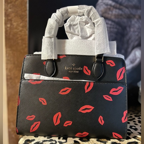 ❤️👄 NWT-KATE SPADE Madison Lip Toss Small Satchel🥰👄 - Picture 2 of 8